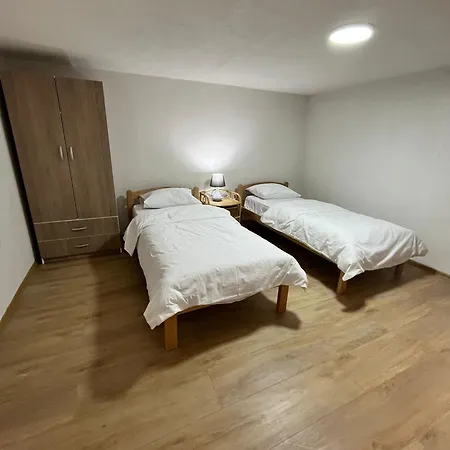 Apartman Zlatan شقة
